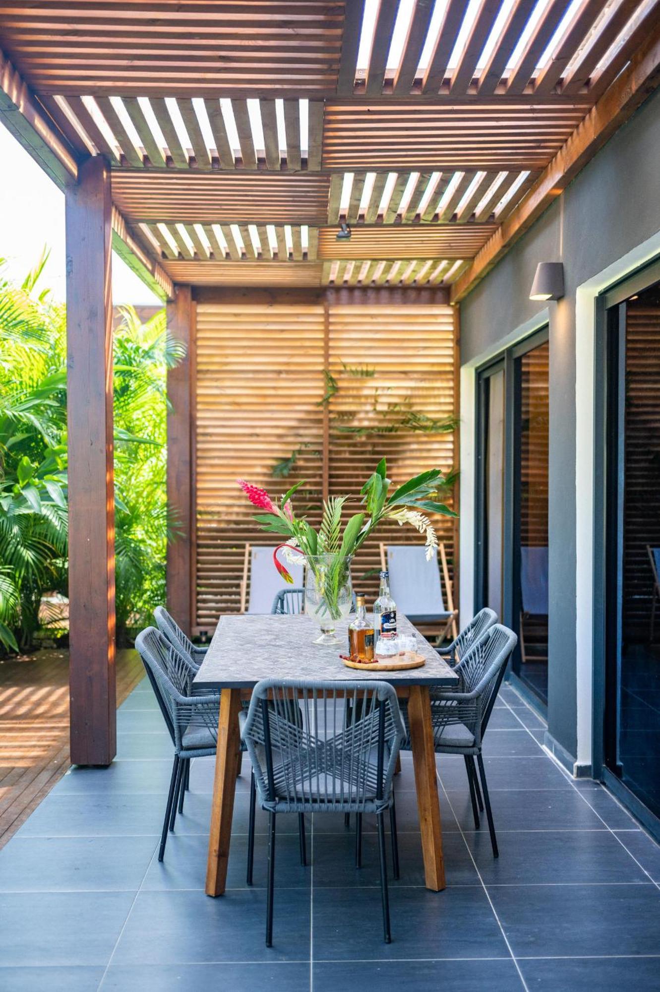 Habitation Sunshine - Piscines Privees + Sauna Commun *